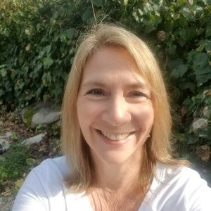 Meet your Posher, Debra